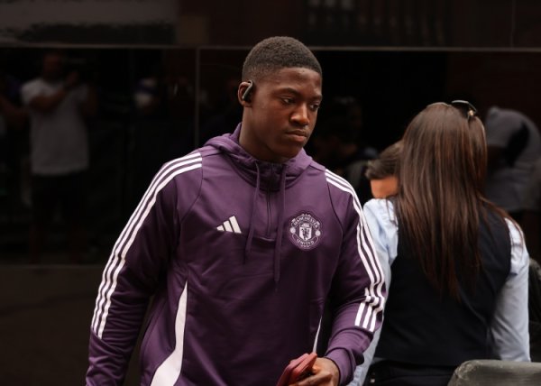 Manchester United are confident that they can let at least three people go before closing the window; they don t want Menu to leave the team for rent